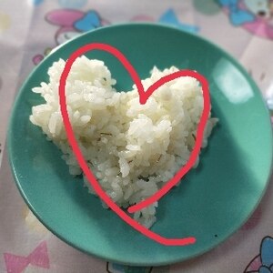 バレンタインに愛情込めて握る♡ハートのおにぎり♡